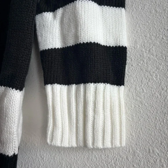 Show Me Your Mumu SKI Black and White Knit Chunky Sweater Oversized Size Small - Picture 8 of 11